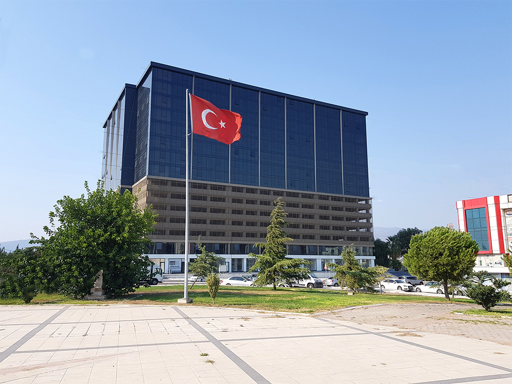 İzmir Gıda Çarşısında 1+0 Oda 46 m2 Kiralık Ofis köşe konum